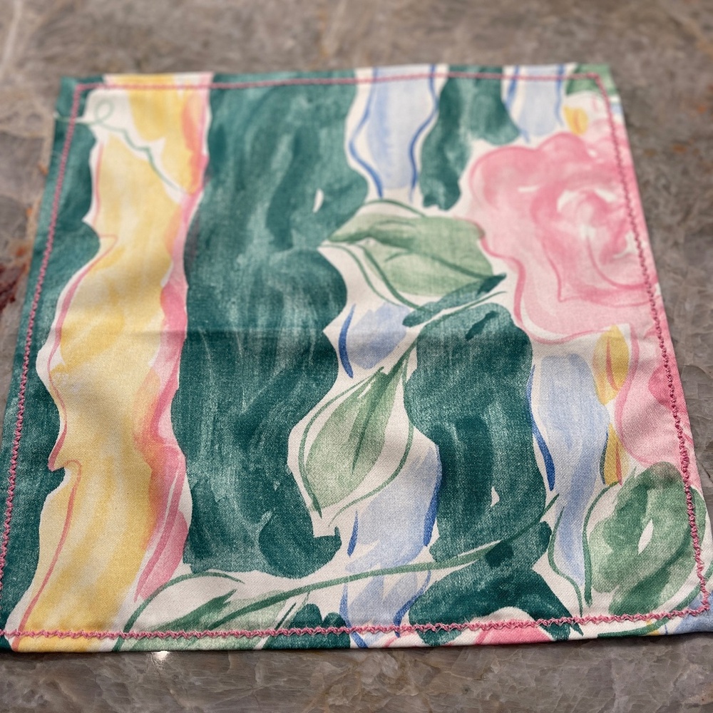 Set of 9 Cloth Napkins, New, 12.75", Modern Floral Print